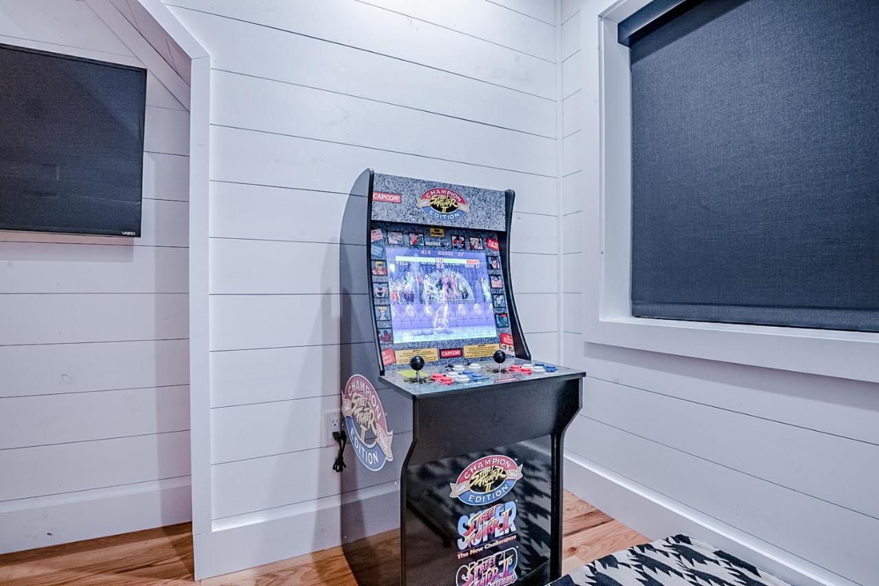 "The Barndo" 4Br Luxury Cabin, Hot Tub, Fire Pit, Bunks, Arcades, Playhouse! Broken Bow Exteriör bild