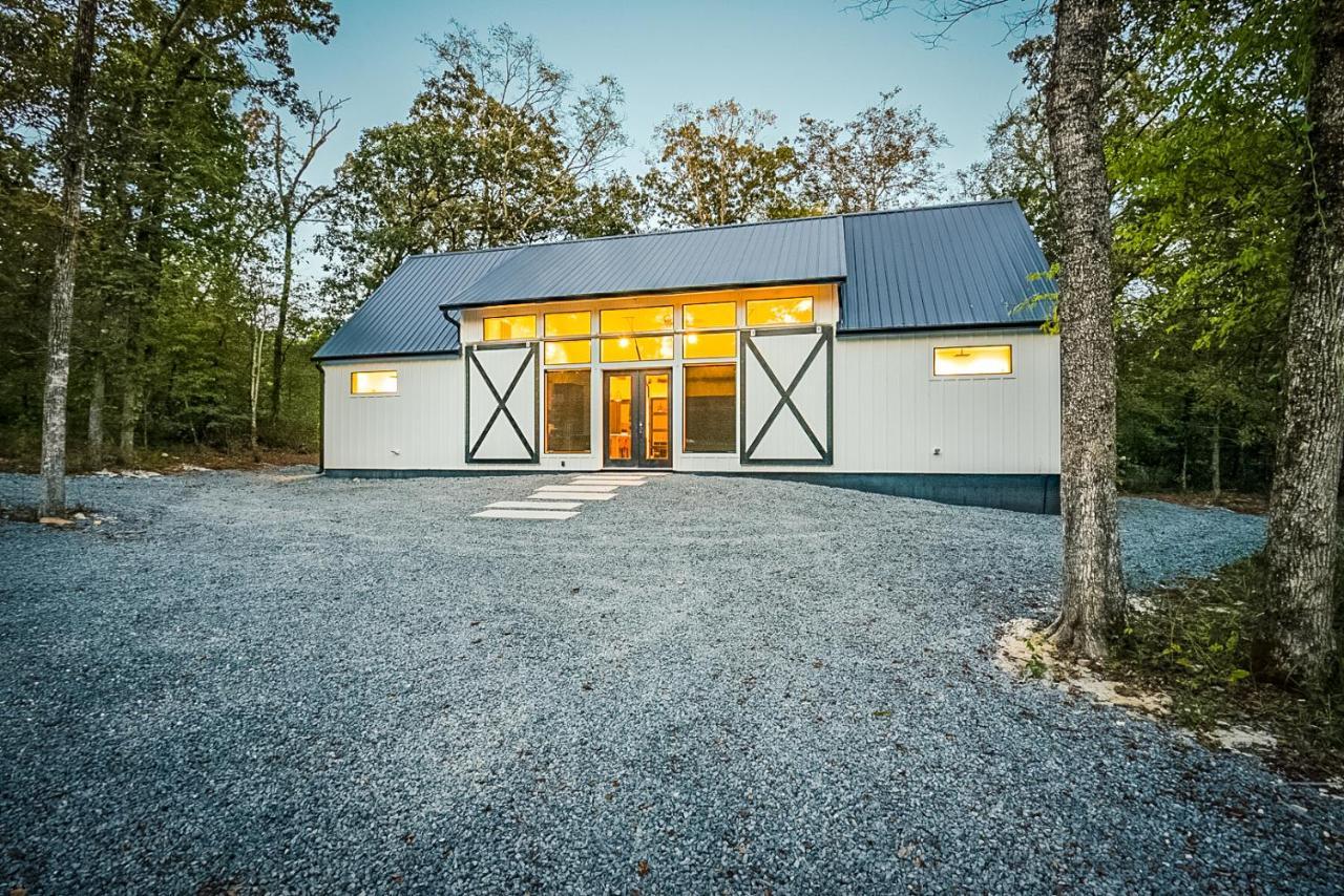 "The Barndo" 4Br Luxury Cabin, Hot Tub, Fire Pit, Bunks, Arcades, Playhouse! Broken Bow Exteriör bild