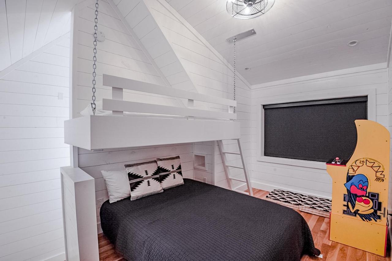 "The Barndo" 4Br Luxury Cabin, Hot Tub, Fire Pit, Bunks, Arcades, Playhouse! Broken Bow Exteriör bild